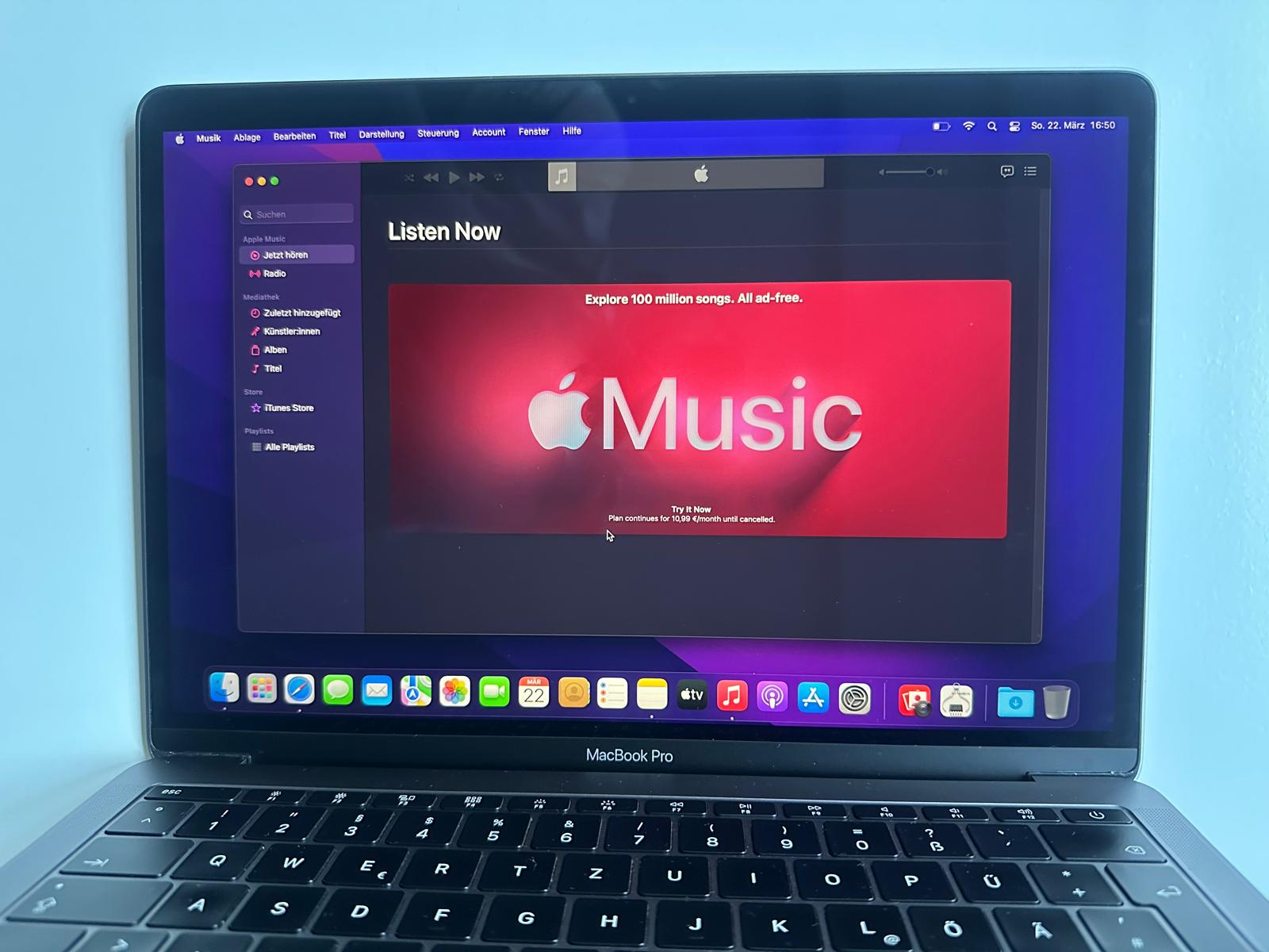 MacBook Pro 13-inch (2016) — i5 • 16GB • 256GB — Used — Neat condition view 4